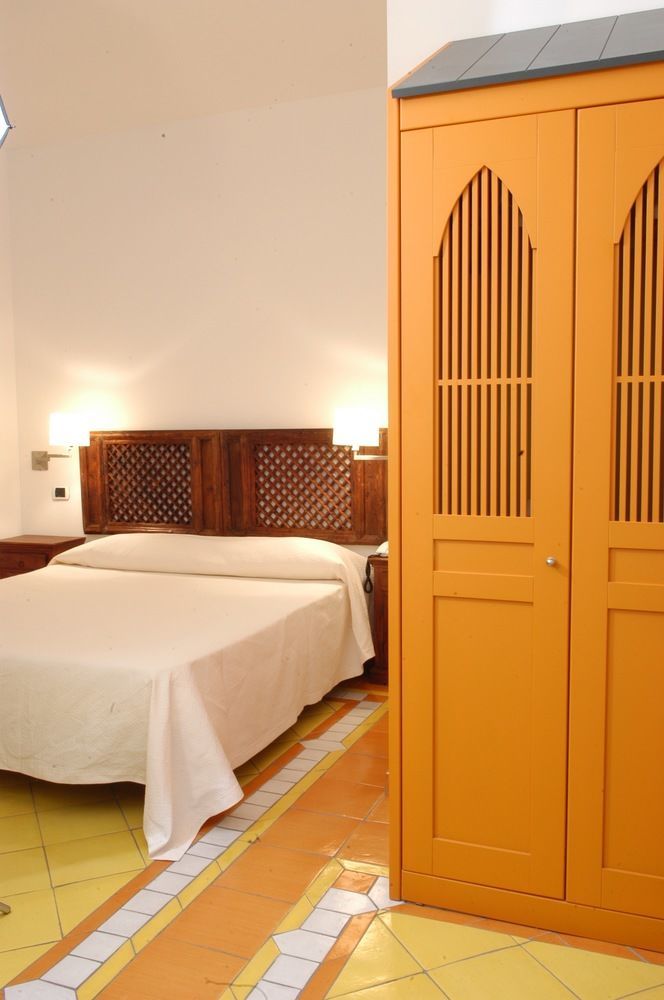 Grand Santa Domitilla Hotel